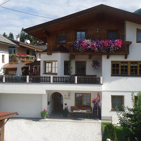 Ferienwohnung Kroessbacher ノイシュティフト・イム・シュトゥーバイタール エクステリア 写真